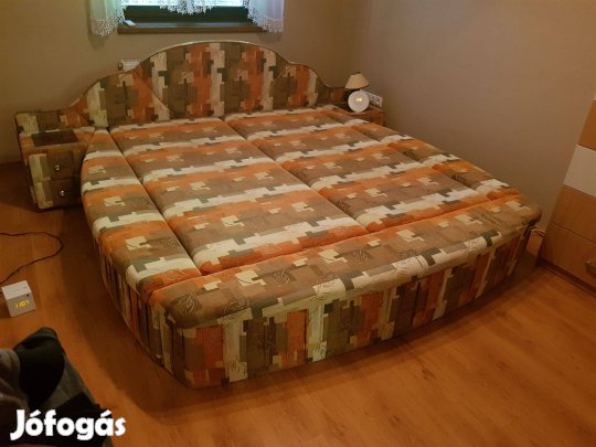 Eladó ovális franciaágy