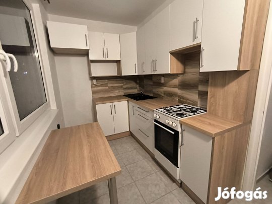 Eladó panel lakás