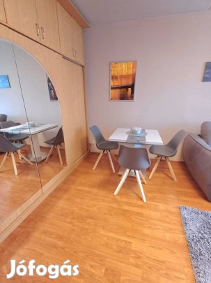 Eladó panel lakás, Győr, Zöld utca