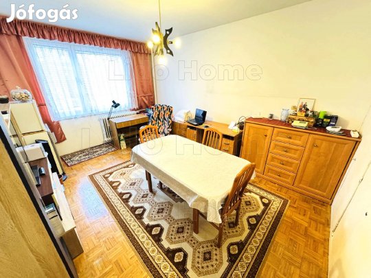 Eladó panellakás Győr-Adyvárosban!