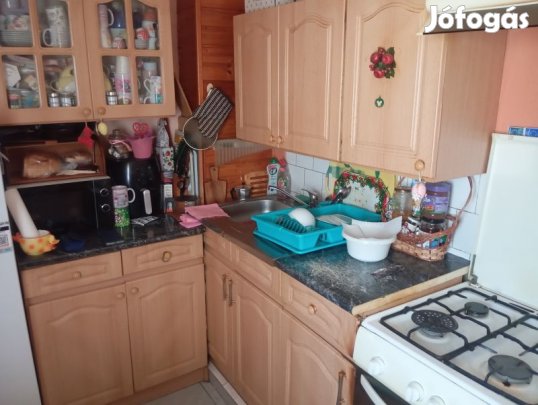 Eladó panellakás Kertvárosban.