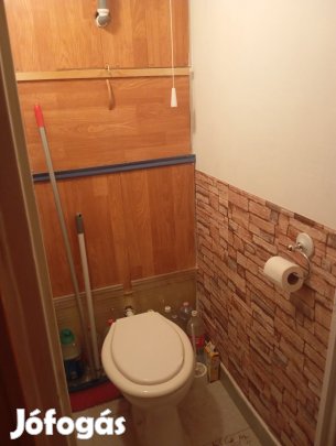 Eladó panellakás Kertvárosban.