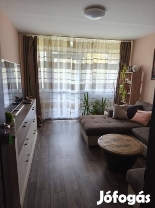 Eladó panellakás Pécs