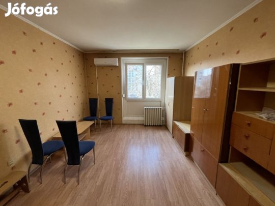 Eladó panellakás Pécsen, a Nagy Imre úton