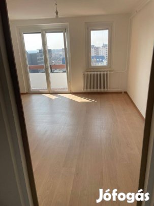 Eladó panellakás Székesfehérvár