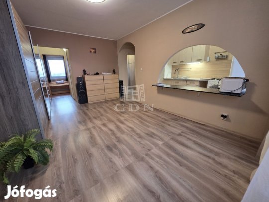 Eladó panellakás Veszprém, Damjanich utca