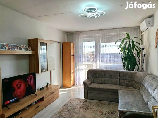 Eladó panellakás, Nyíregyháza