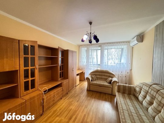 Eladó panellakás, Pécs