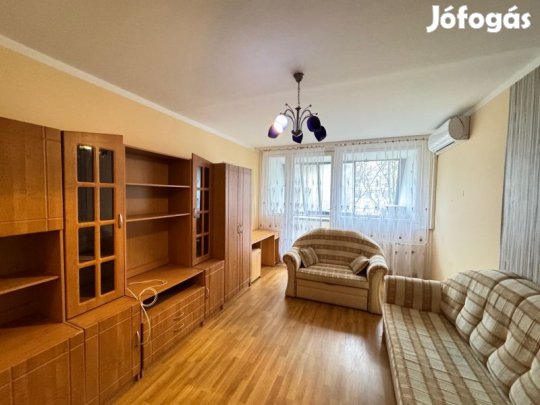 Eladó panellakás, Pécs