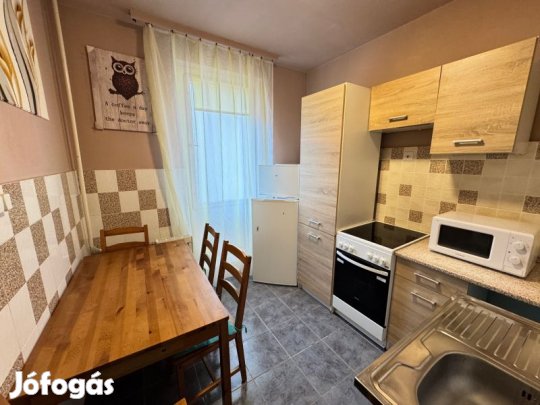 Eladó panellakás, Pécs