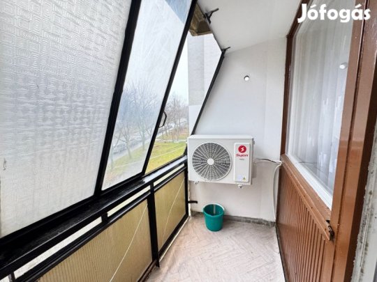 Eladó panellakás, Pécs