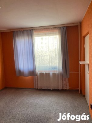 Eladó panellakás, Tatabánya