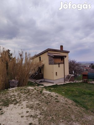 Eladó panorámás Kertes ingatlan