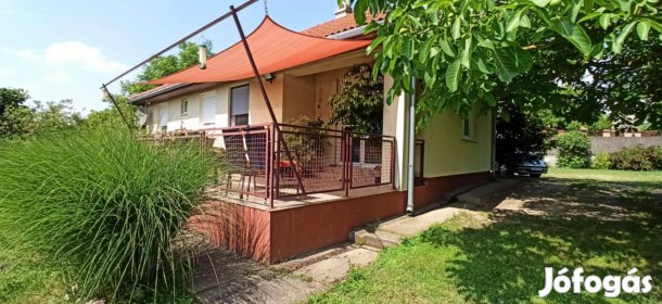 Eladó panorámás családi ház Solton