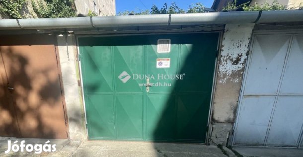 Eladó parkoló, Szeged