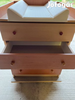 Eladó pelenkázó komód
