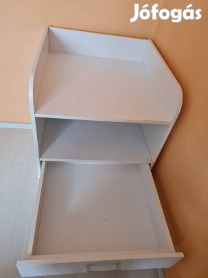 Eladó pelenkázó szekrény