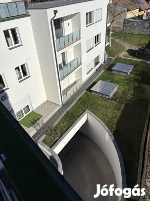 Eladó penthouse lakás Debrecen