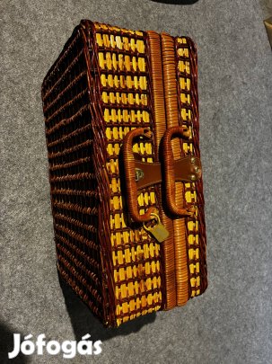 Eladó piknik kosár készlet új