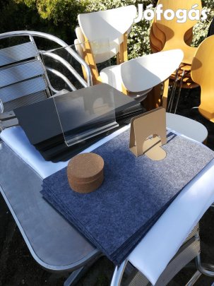 Eladó poharak, tányéralátétek, asztalterítők