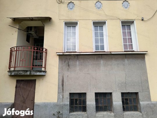 Eladó polgári jellegű  kétszobás lakás Kisújszálláson!