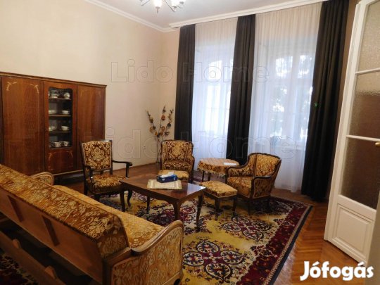 Eladó polgári társasházi lakás Székesfehérvár belvárosában