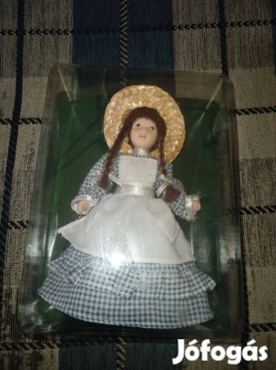 Eladó porcelán baba 15 cm-es