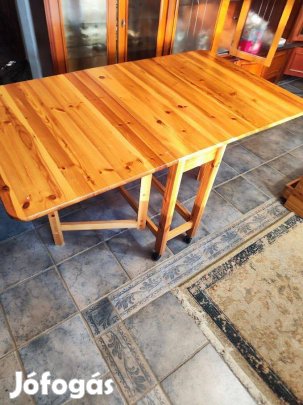 Eladó praktikus, összecsukható fenyő asztal kerekes