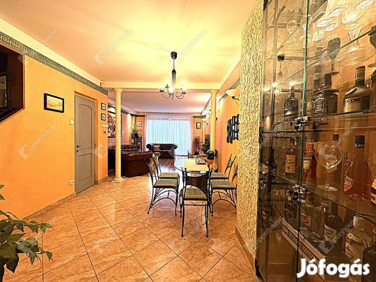 Eladó prémium minőségű sorház!