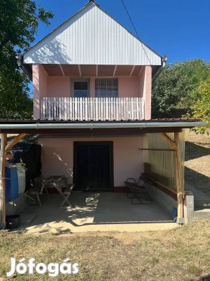 Eladó présház telekkel