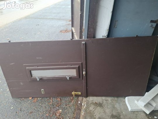 Eladó régebbi bejárati ajtó jó állapot