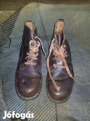 Eladó régi antik szegecses bőr cipő sorszámozott