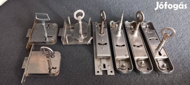 Eladó régi bútorzárak