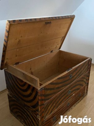 Eladó régi csíkos láda (kelengyés)