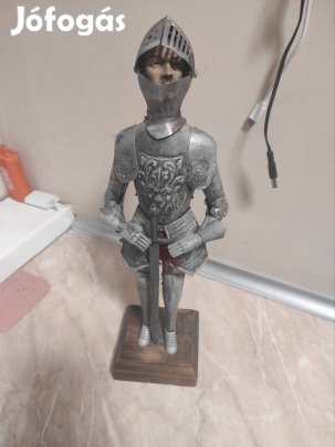 Eladó régi lovag Szobor