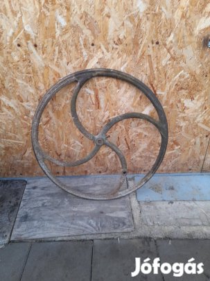 Eladó régi öntöttvas kerék, kútkerék