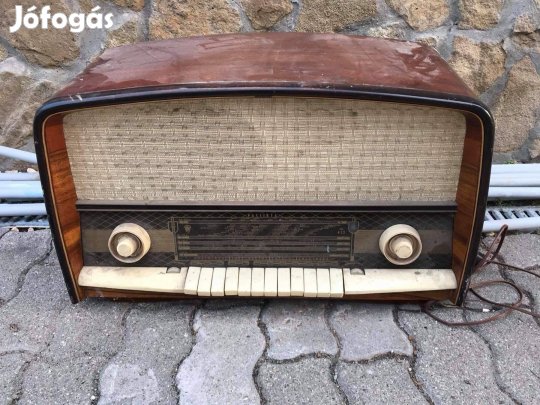 Eladó régi pacsirta csöves rádió 