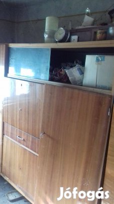 Eladó régi szekrénysor