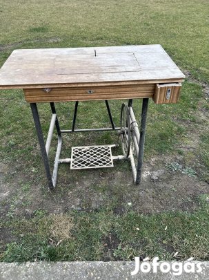 Eladó régi varrógép 