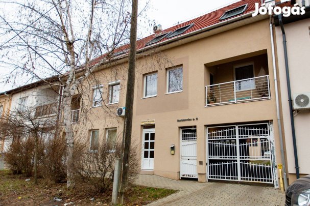 Eladó rendelő, üzlethelyiség Eger belvárosában