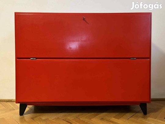 Eladó retro, felújított ágyneműtartó