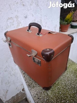 Eladó retró bőrönb