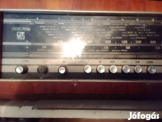 Eladó retró rádió.
