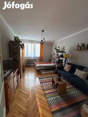 Eladó ritkán elérhető földszinti lakás Móron Kodály Z. utcában