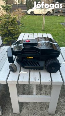 Eladó robotfűnyíró