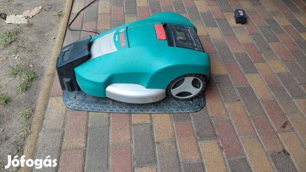 Eladó robotfűnyíró Bosch Indego fűnyíró