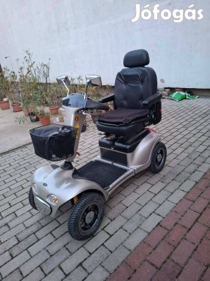 Eladó rokkant négykerekü moped