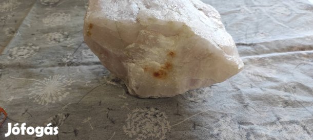 Eladó rózsaszínes árnyalatú ásvány 