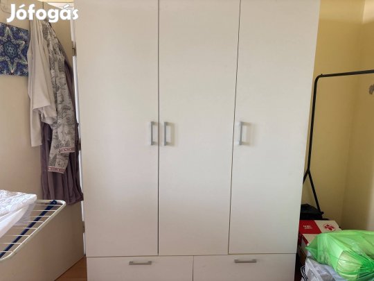 Eladó ruhásszekrény