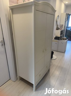 Eladó ruhásszekrény